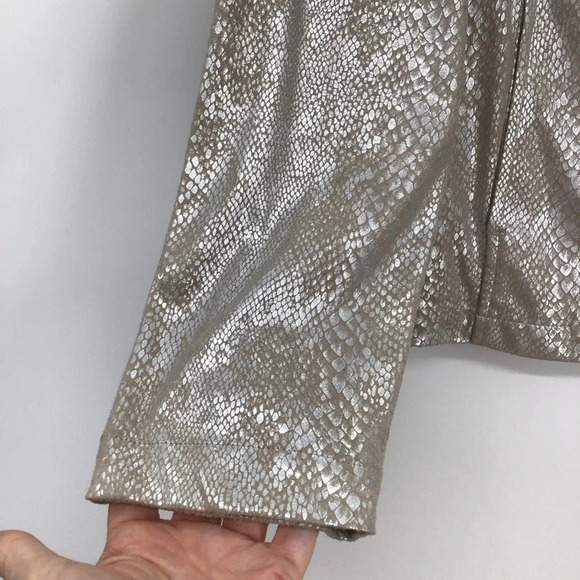 Chico’s Women’s Nickey Microsuede Metallic Reptile Print Open Jacket Size 2 - Picture 5 of 8